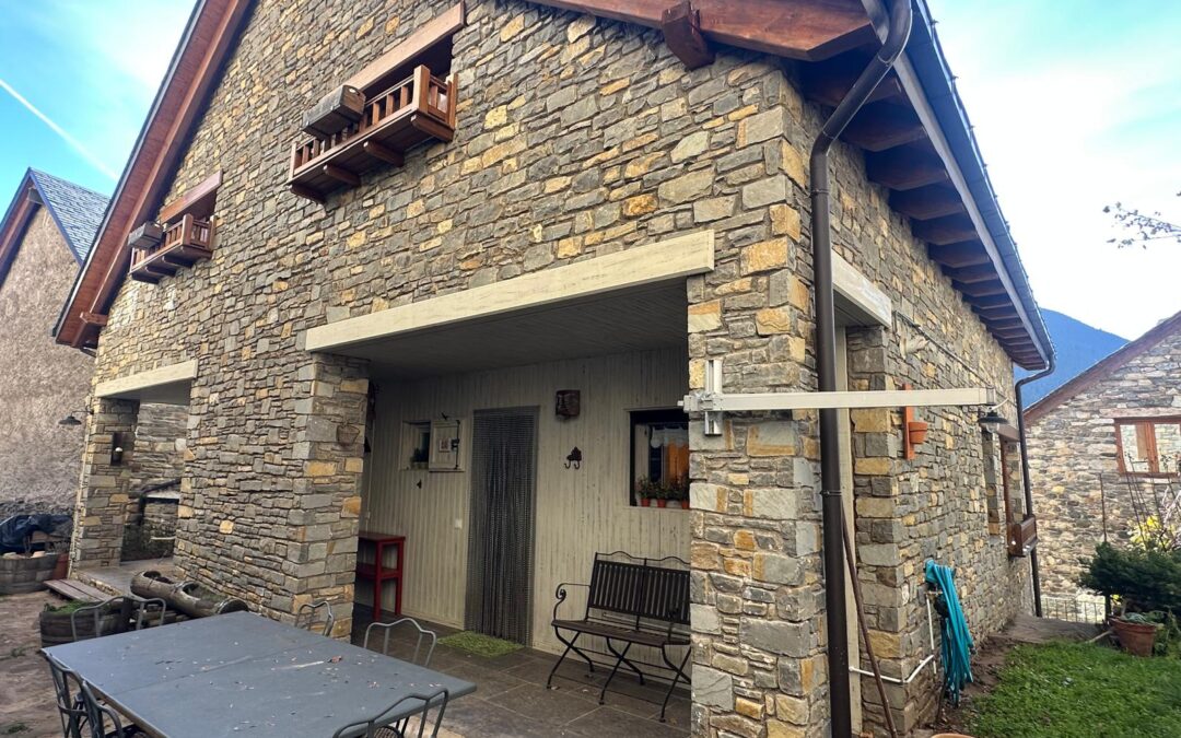 CASA CON JARDIN EN TAÜLL